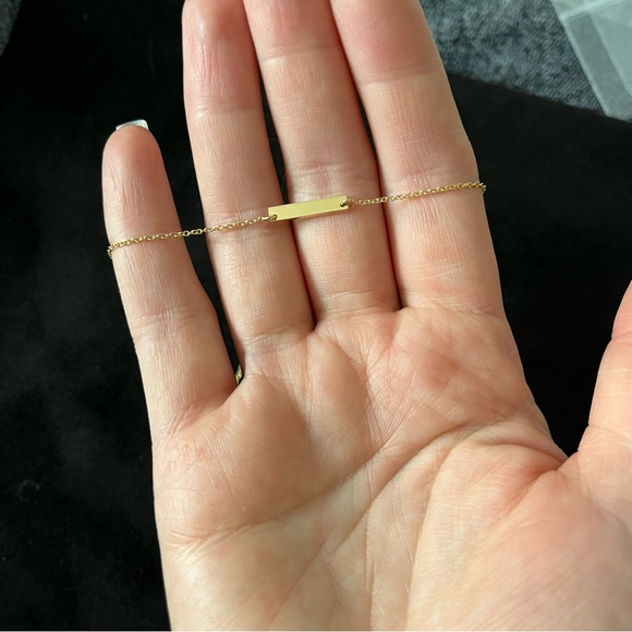 14k Solid Gold Mini Nameplate Necklace Carrie Hoffman - Picture 7 of 11